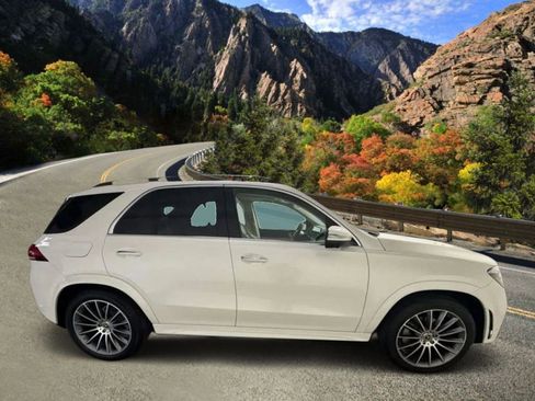 Used 2021 Mercedes-Benz GLE 350 4MATIC image 5