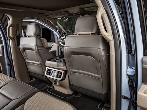 Used 2026 Ford F450 Platinum w/ Platinum Plus Package image 32