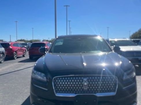 Used 2022 Lincoln Nautilus Reserve image 3