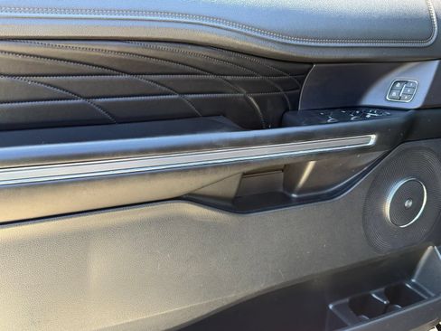 Used 2019 Ford Expedition Platinum RWD image 21