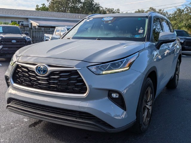 Used 2022 Toyota Highlander Bronze Edition FWD image 7