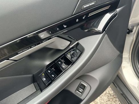 Used 2026 BMW 530i xDrive 530i xDrive w/ Premium Package image 24