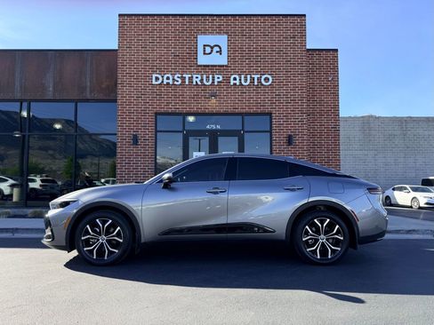 Used 2023 Toyota Crown XLE image 4