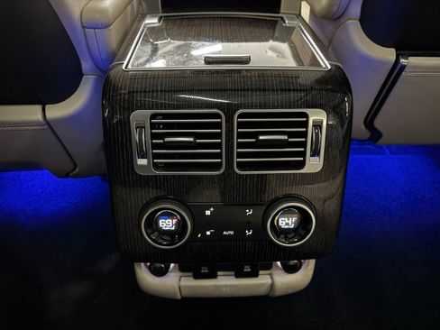 Used 2018 Land Rover Range Rover Long Wheelbase Autobiography image 19