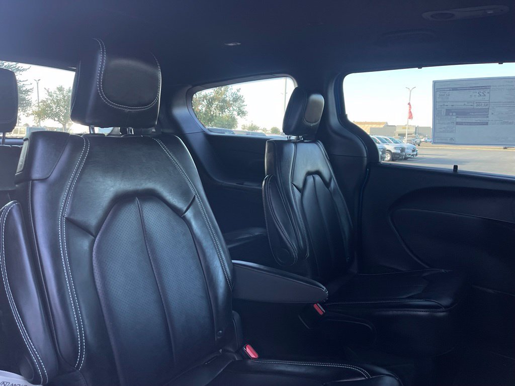 New 2027 Chrysler Pacifica Select FWD image 18