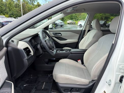 Used 2023 Nissan Rogue SV AWD/4WD image 12