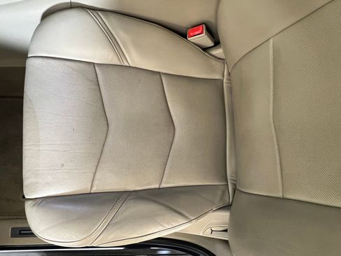 Used 2018 Cadillac Escalade Premium Luxury image 23