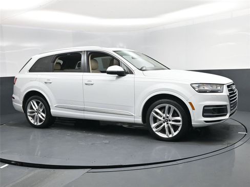 Used 2018 Audi Q7 3.0T Prestige w/ Prestige Package image 2