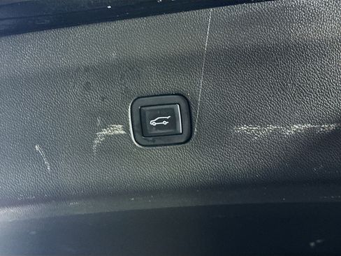 Used 2018 Buick Enclave Avenir w/ Avenir Technology Package image 32