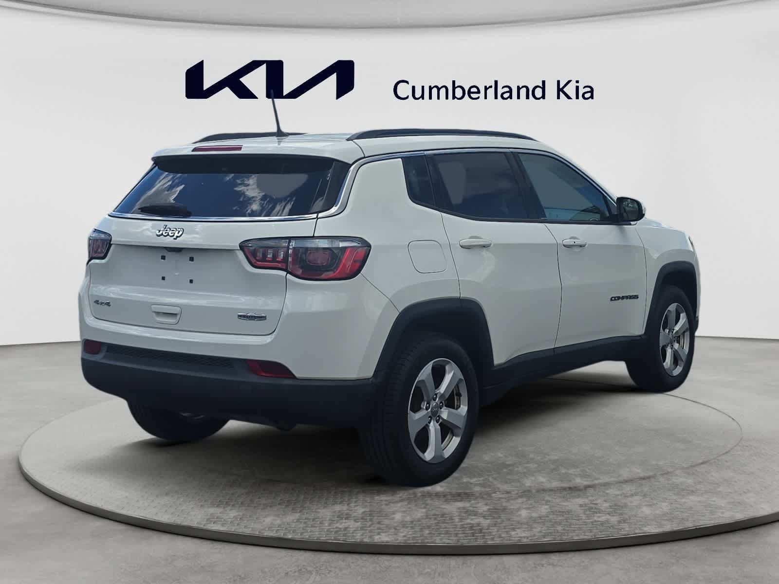 Used 2018 Jeep Compass Latitude w/ Cold Weather Group AWD/4WD image 5