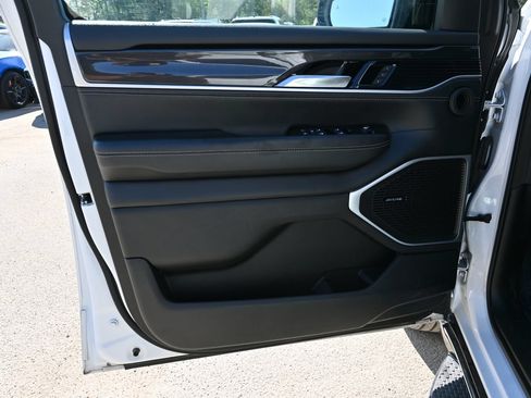 Used 2024 Jeep Wagoneer 4WD image 7