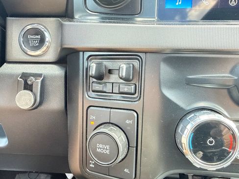 Used 2023 Ford F250 Platinum w/ FX4 Off-Road Package AWD/4WD image 24