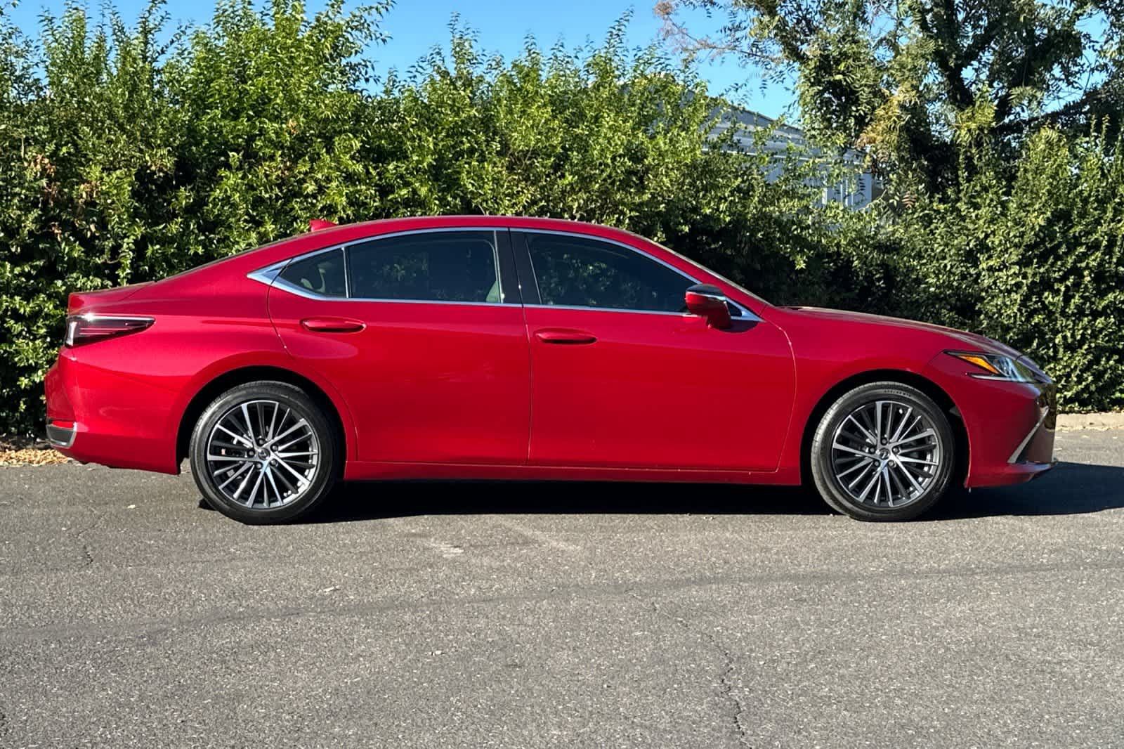 Used 2023 Lexus ES 250 w/ Premium Package AWD/4WD image 2
