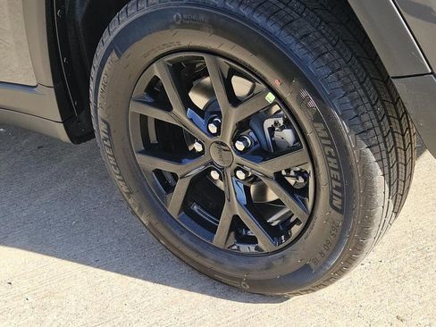 New 2025 Jeep Grand Cherokee Altitude image 5