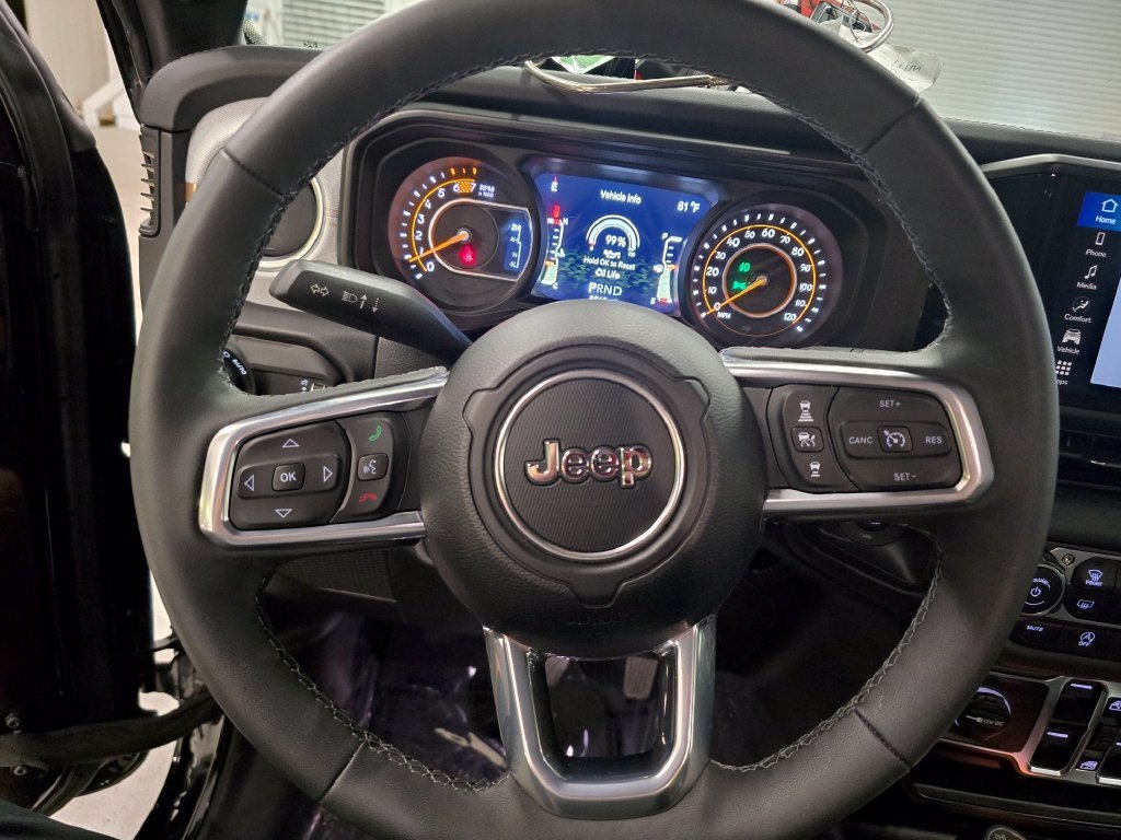 Used 2026 Jeep Wrangler Unlimited Sahara AWD/4WD image 16