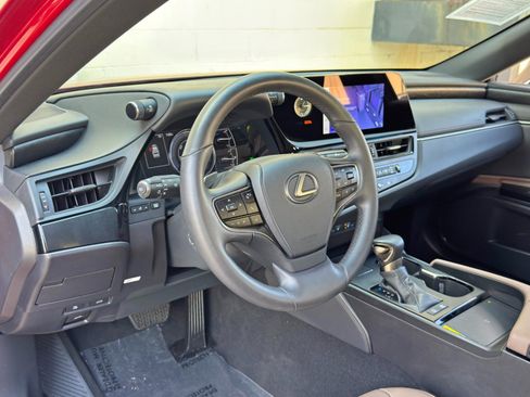 Used 2025 Lexus ES 300h w/ Premium Package FWD image 14