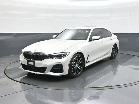 Used 2019 BMW 330i xDrive Sedan w/ M Sport Package AWD/4WD image 3