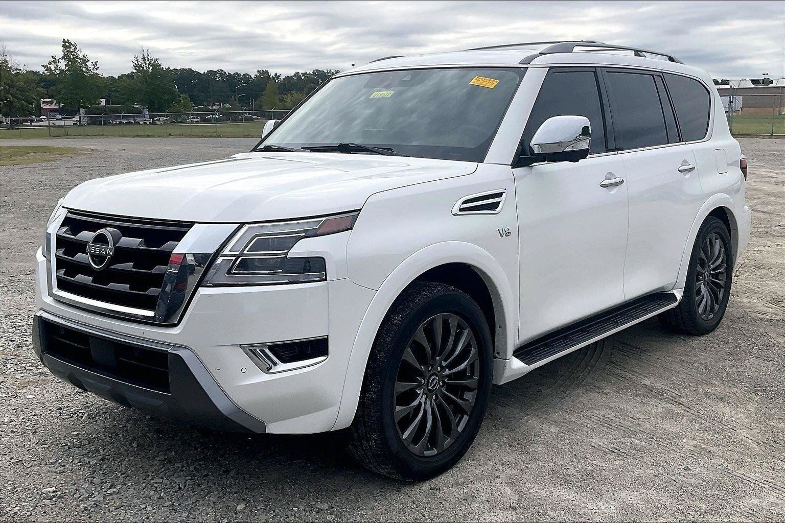 Used 2022 Nissan Armada Platinum w/ Captain's Chairs Package RWD image 2