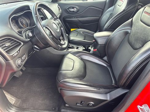 Used 2019 Jeep Cherokee Trailhawk image 23
