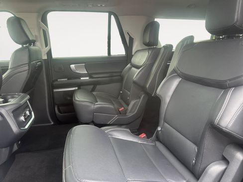 Used 2025 Ford Expedition Max Platinum w/ Driver's Package AWD/4WD image 24