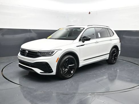 Used 2023 Volkswagen Tiguan SE R-Line AWD/4WD image 3