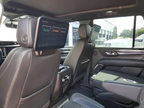 Used 2023 GMC Yukon Denali w/ Advanced Technology Package RWD image 9