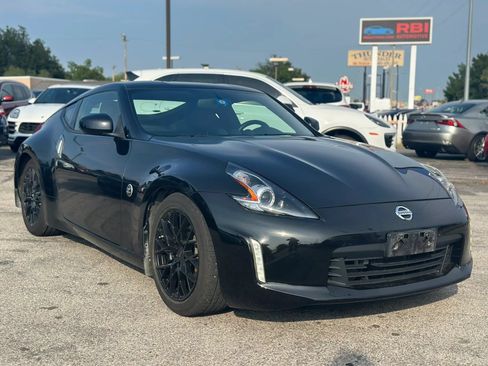Used 2018 Nissan 370Z Touring RWD image 3
