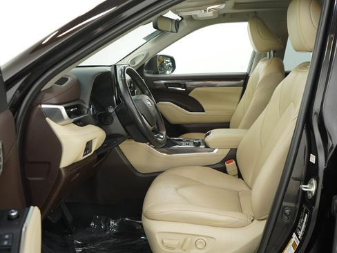 Used 2020 Toyota Highlander Limited AWD/4WD image 25