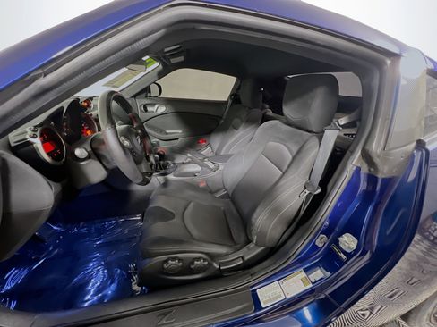 Used 2017 Nissan 370Z Coupe RWD image 15