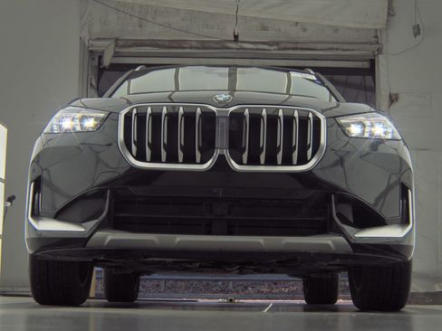 Used 2025 BMW X1 xDrive28i image 4