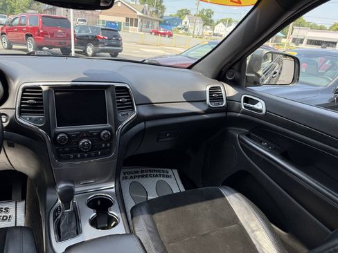 Used 2018 Jeep Grand Cherokee Altitude AWD/4WD image 12