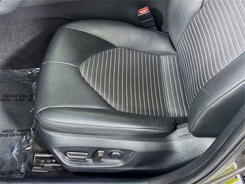Certified 2022 Toyota Camry SE image 18