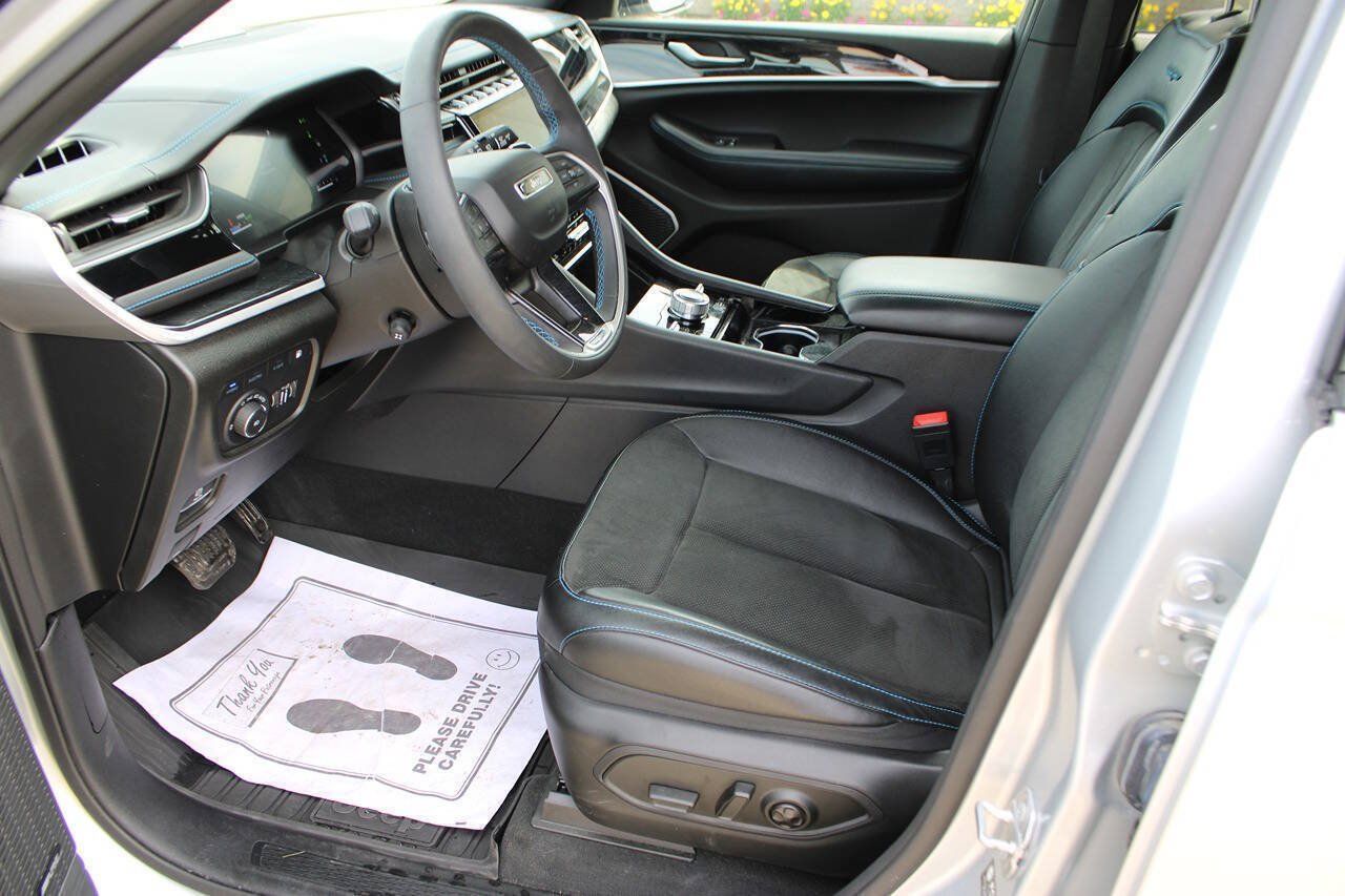 Used 2022 Jeep Grand Cherokee Trailhawk w/ Luxury Tech Group III AWD/4WD image 11