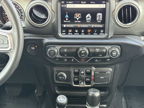 Used 2023 Jeep Gladiator Overland image 29