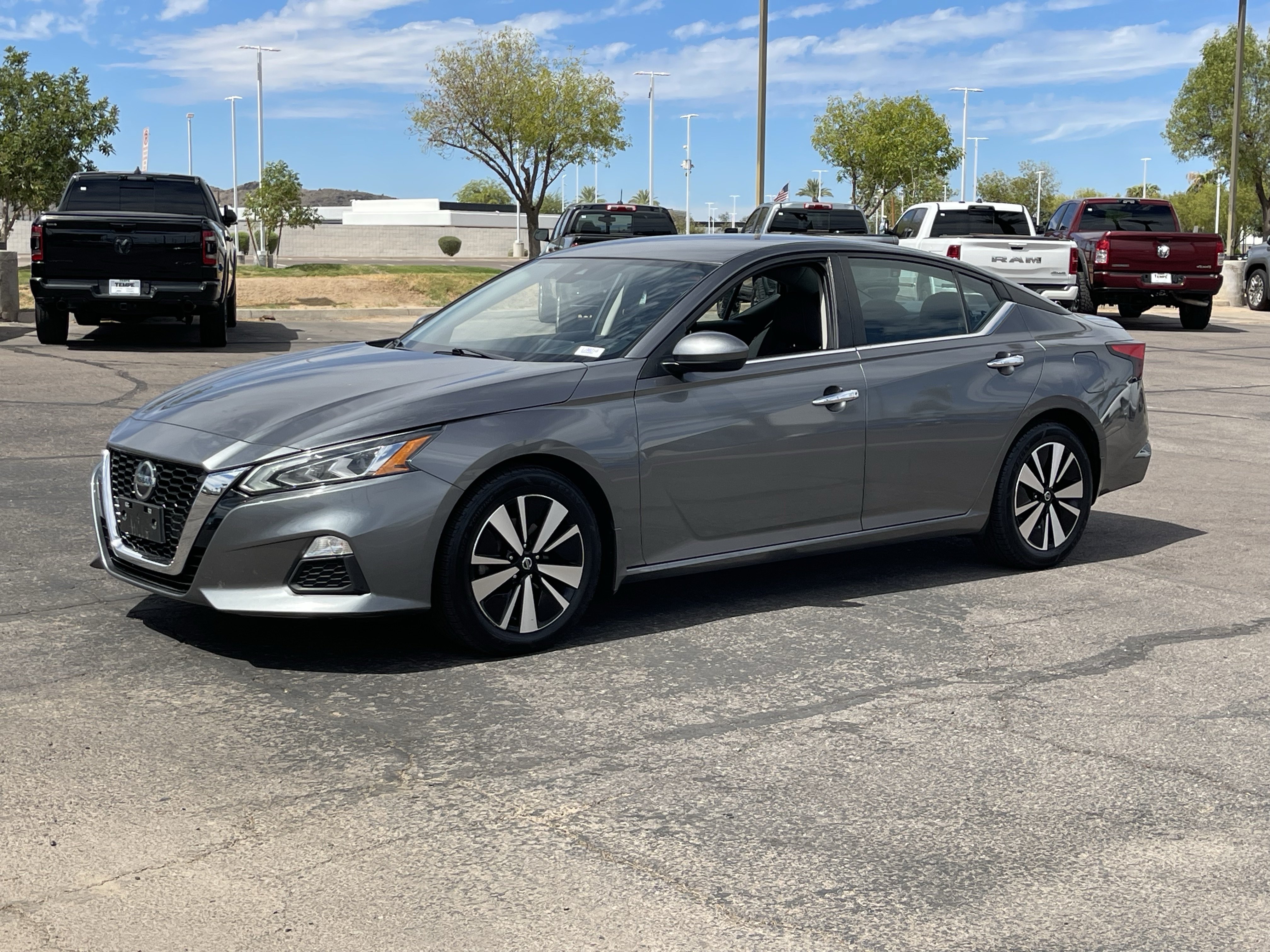 Used 2022 Nissan Altima 2.5 SV FWD image 2