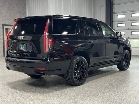 Certified 2023 Cadillac Escalade Sport Platinum w/ LPO, ONYX Package AWD/4WD image 5