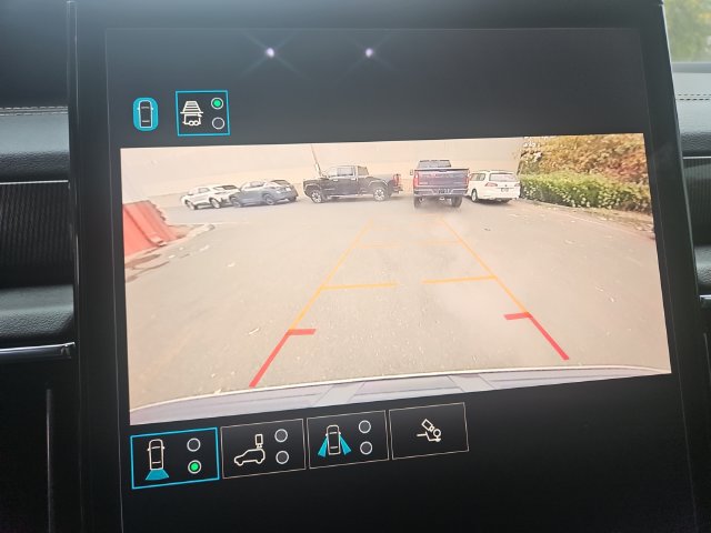Used 2025 GMC Yukon Elevation w/ Technology Package AWD/4WD image 16