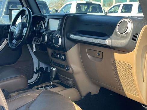 Used 2016 Jeep Wrangler Unlimited Sahara image 24