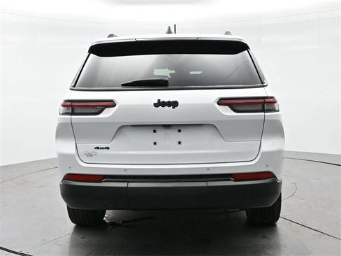 Used 2023 Jeep Grand Cherokee L Laredo image 6