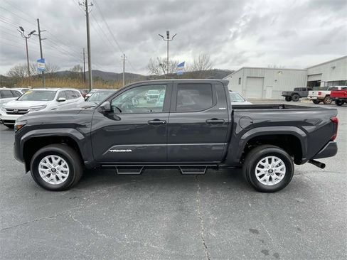 Used 2025 Toyota Tacoma SR5 image 2