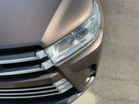 Used 2019 Toyota Highlander XLE FWD image 14