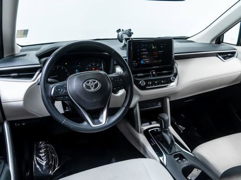 Used 2024 Toyota Corolla Cross LE image 4