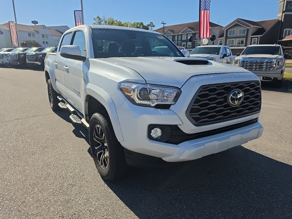 Used 2022 Toyota Tacoma TRD Sport w/ Technology Package RWD image 2