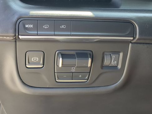 Certified 2022 Cadillac Escalade ESV Sport Platinum RWD image 18