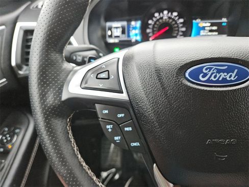Used 2022 Ford Edge ST image 25