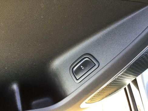 Used 2024 GMC Acadia Denali w/ Super Cruise Package image 10