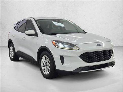 Used 2020 Ford Escape SE FWD image 3