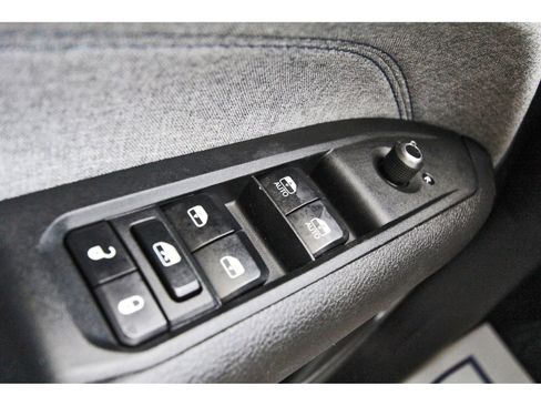 Used 2023 Jeep Compass Sport image 19