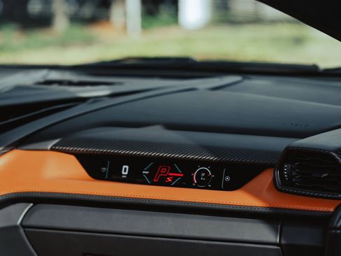 Used 2025 Lamborghini Revuelto AWD/4WD image 13