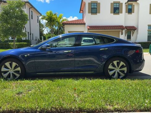 Used 2020 Tesla Model S Long Range Plus AWD/4WD image 4